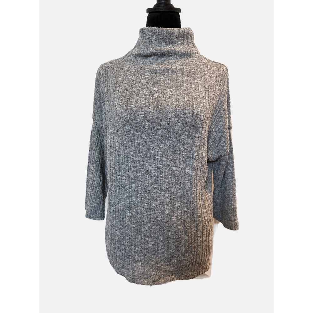 Mudo  light weight  sweater in gray with a small turtle neck in size Small.